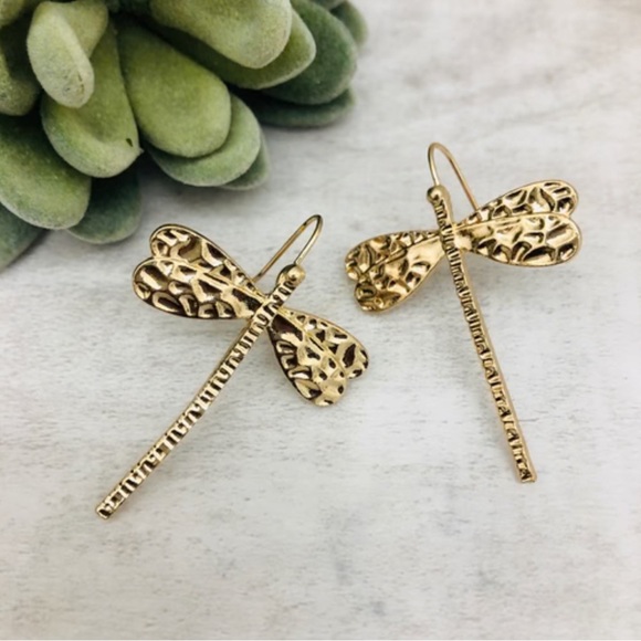 2/$30🌵 Gold Dragonfly Earrings Shepard’s Hook Dangle Delicate Bug Boho NEW - Picture 1 of 9
